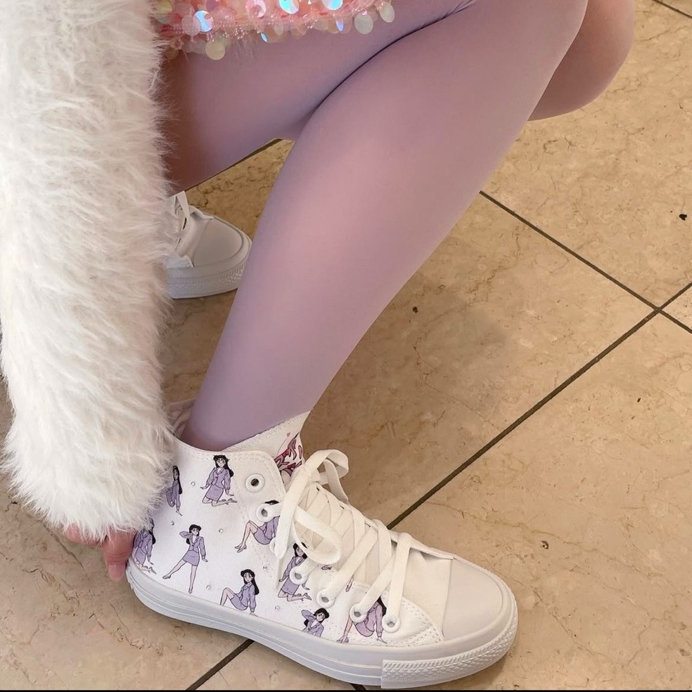 💜🩷🤍 Converse X Tuesday custom sneakers. Tokyo based illustrator Tuesday city pop